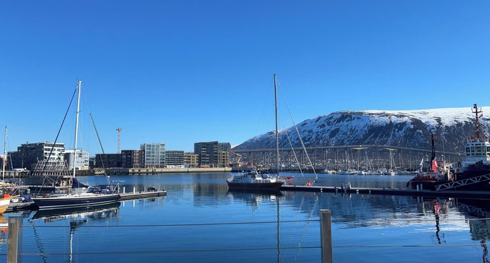 Marina, Arctic Skyview Retreat in Tromso - With Parking, Tromsø
