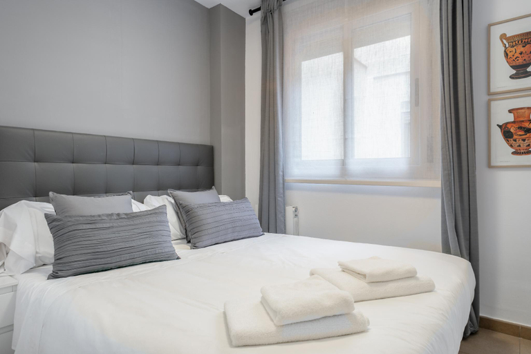 Bedroom 2, Inside Barcelona Apartments Salva, Barcelona