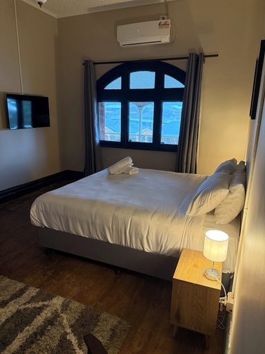 Bedroom 2, Bellbird Hotel, Cessnock