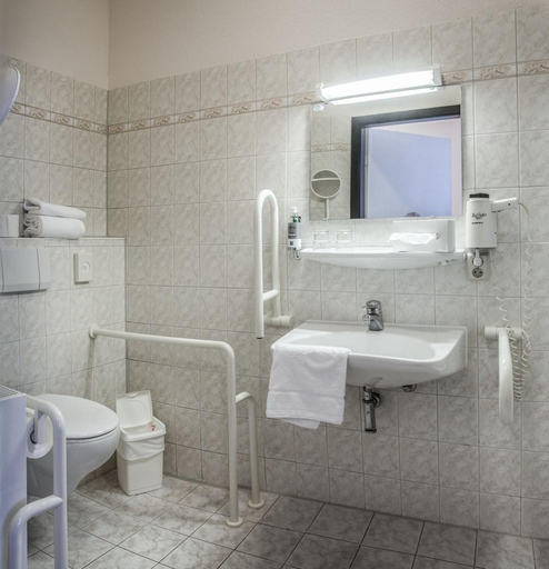 Bathroom 3, City Hotel, Bremerhaven