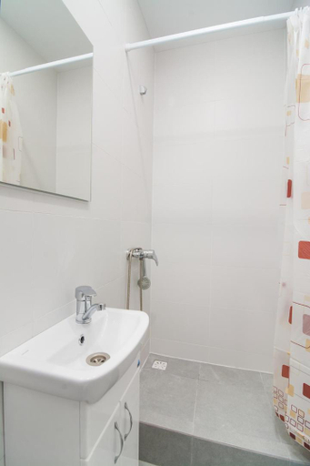 Shower 2, Buk Apartments on Doroshenka 25, L'vivs'ka