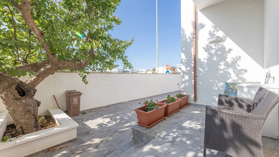 Room 3, Sole Apartment 2 Central Marina With Modern Furnishings, Lecce