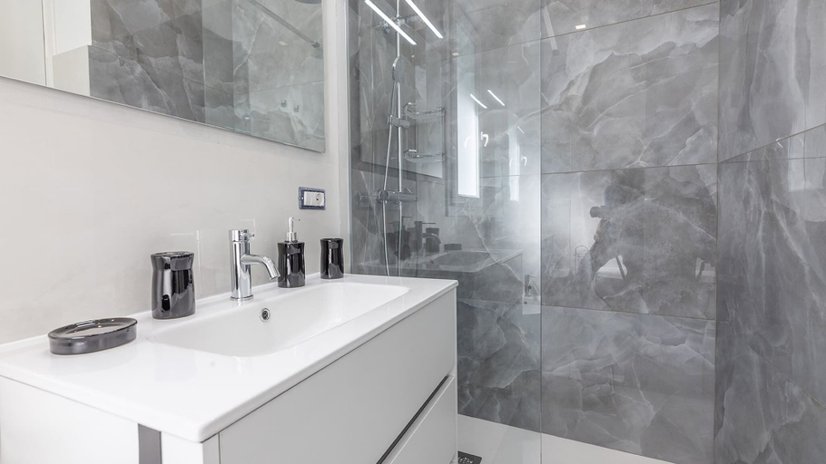 Room 5, Sole Apartment 2 Central Marina With Modern Furnishings, Lecce