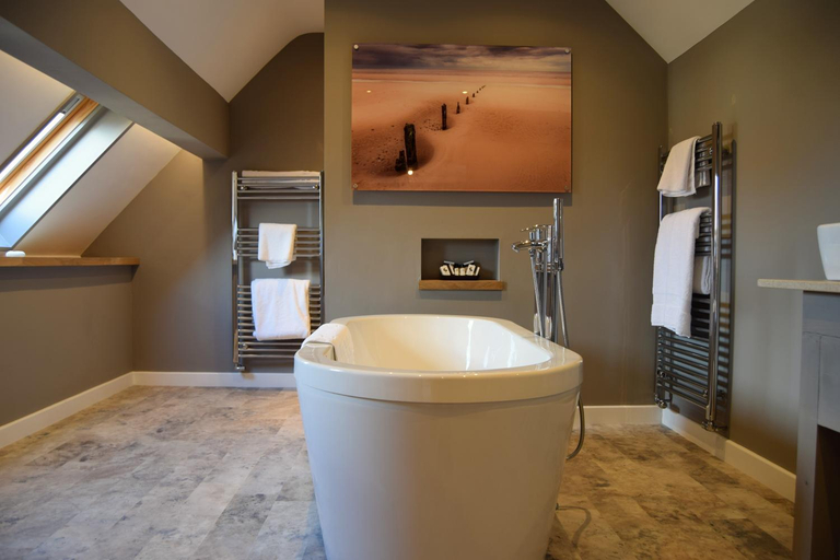 Bathroom 4, Briarfields Hotel, Cambridgeshire