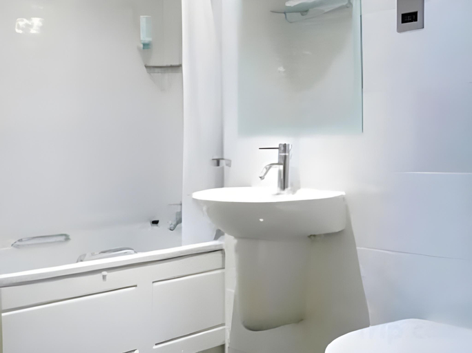 Bathroom 4, Artto Hotel Glasgow, Glasgow