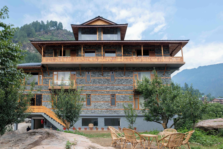Exterior & Views