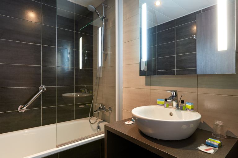 Bathroom 4, Astrid, Hautes-Pyrénées