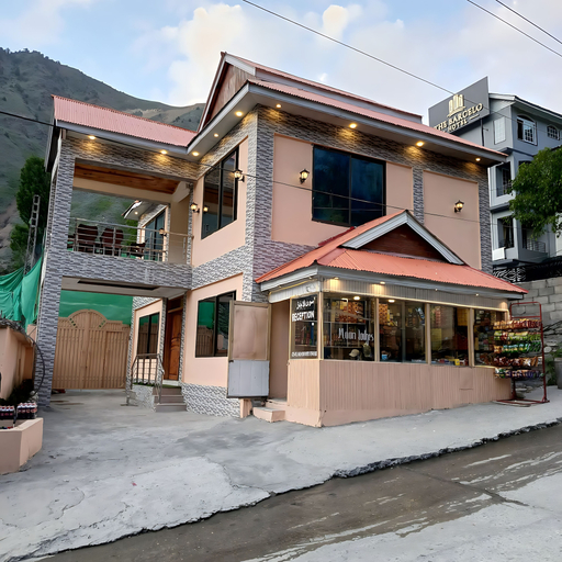 Exterior & Views