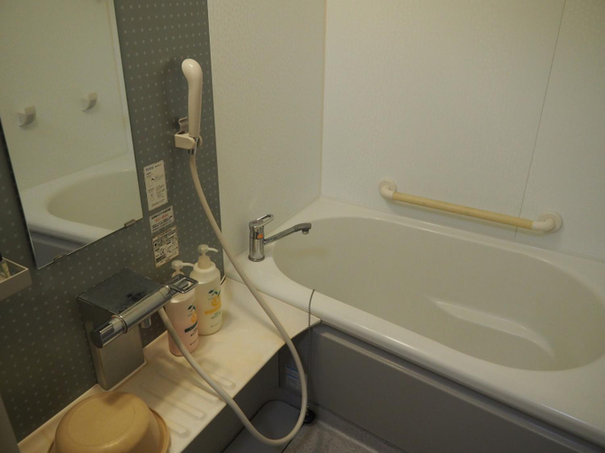 Bathroom 2, Sudomari Minshuku Friend, Yakushima