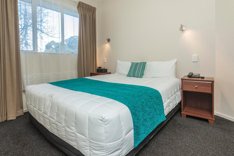Bedroom 2, 540 on Great South Motel, Waitakere