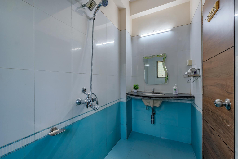 Bathroom 2, CosmicStays Venus Villa - Lake View & Private Pool, Pune