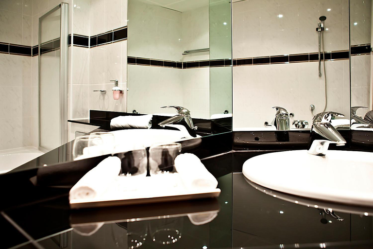 Bathroom 5, Hotel Schloss Schwarzenfeld, Schwandorf