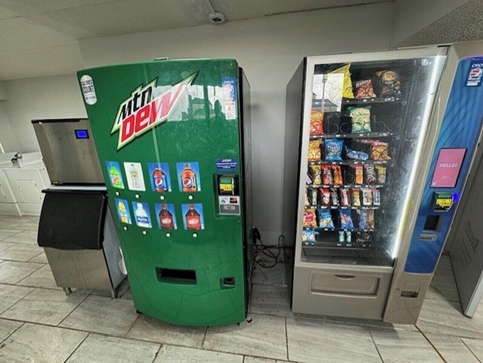 Food & Drinks 5, Motel 6 Cedar Rapids, IA, Linn