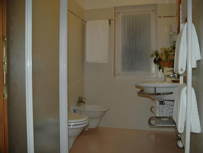 Bathroom 3, Hotel Garni Civetta, Belluno