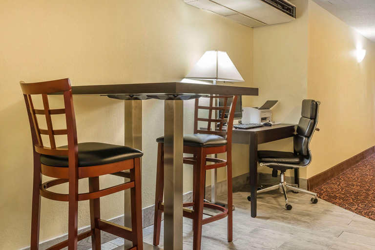 Public Area 2, Quality Inn & Suites Pittsburgh Harmarville, Allegheny