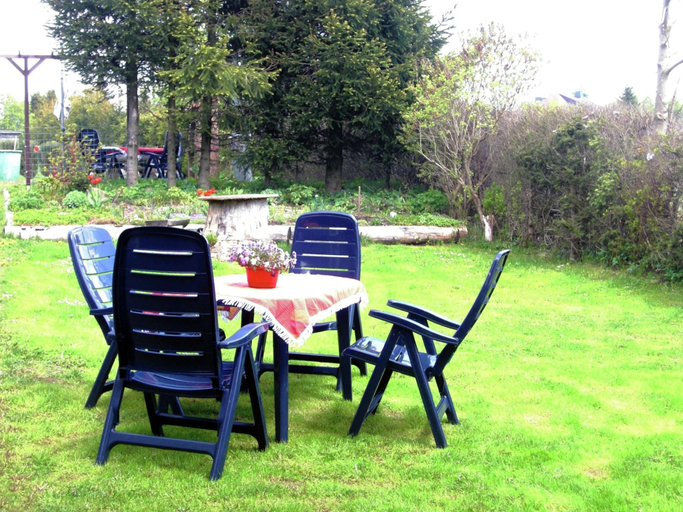 Garden 2, Holiday Home in Neustadt am Rennsteig With Pond, Ilm-Kreis