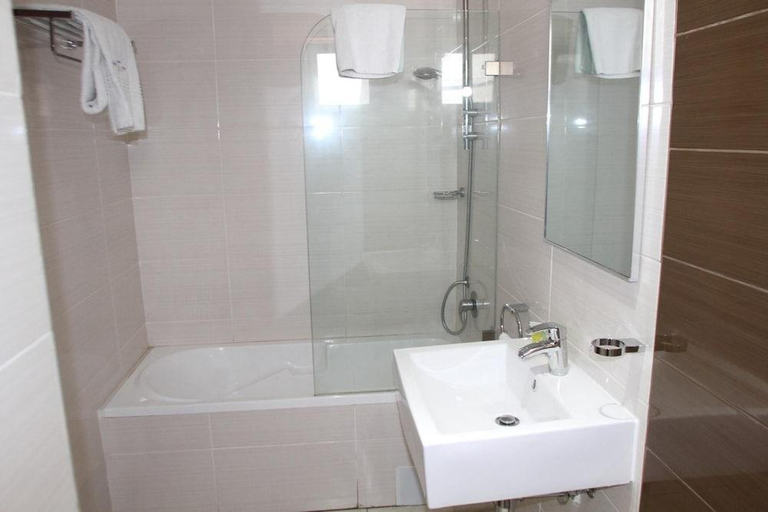 Bathroom 3, Hotel Monte Carlo, Maputo