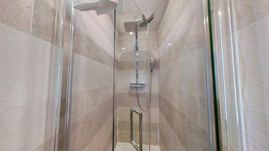 Bathroom 4, NOX Olympia, London