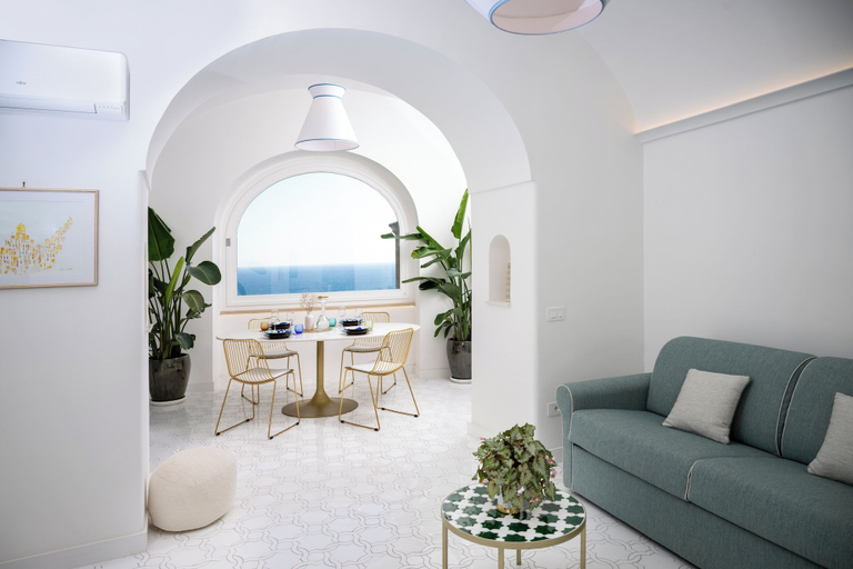 Others 4, Casa Gabriella, Salerno