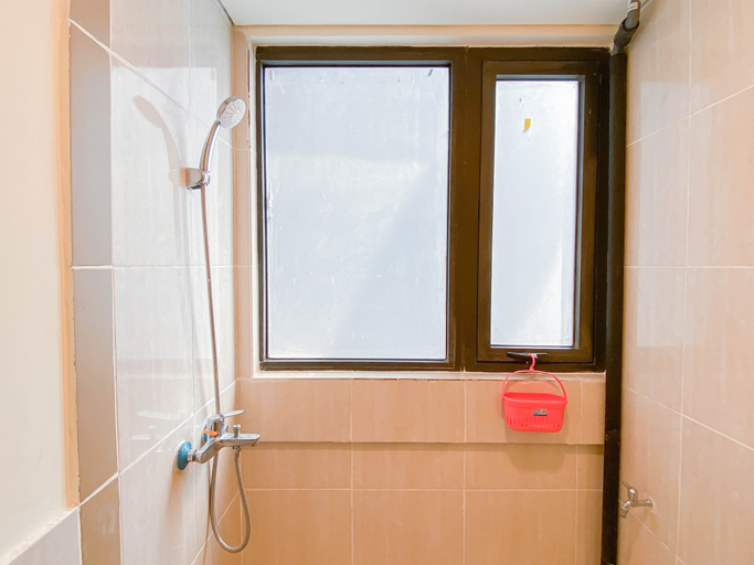 Bathroom 5, Calm Comfortable 2BR at Meikarta Apartment By Travelio, Cikarang
