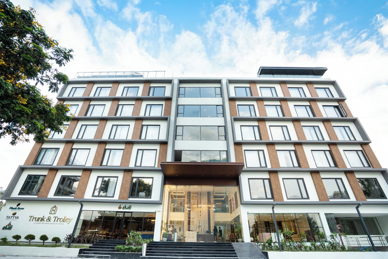 Exterior & Views