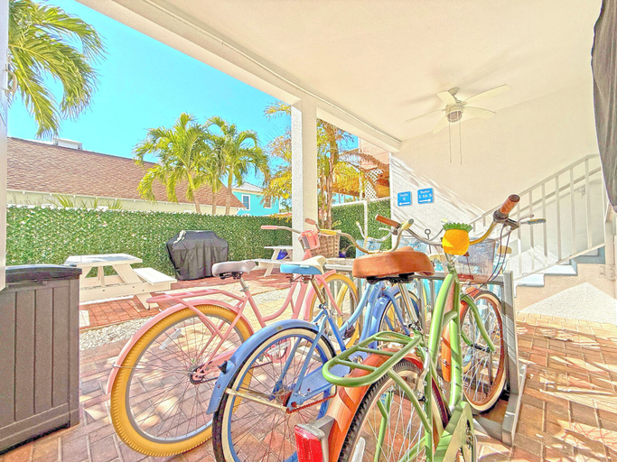 Food & Drinks, La Tortuga Historic Downtown Pass A Grille, Pinellas