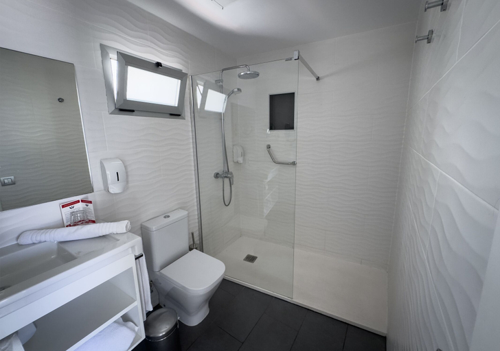 Bathroom 5, Holiday Club Puerto Calma, Las Palmas