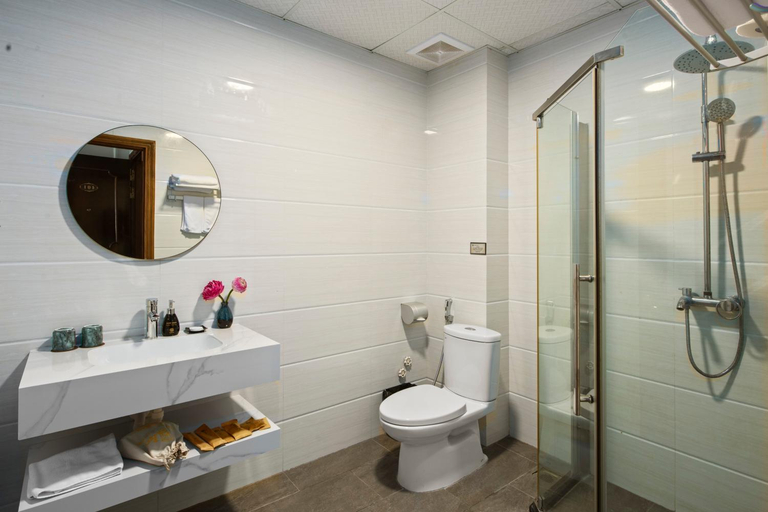 Bathroom 2, San Ha Noi Hotel, Hoàn Kiếm