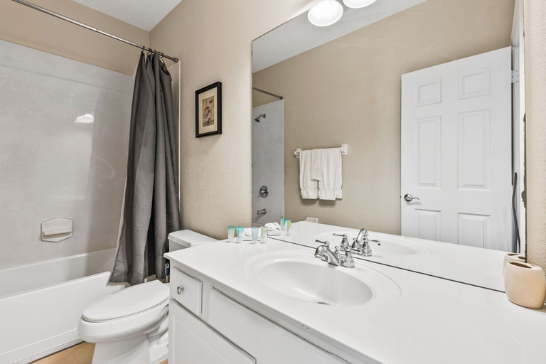 Bathroom, Majestic Dreams, Orange