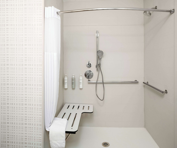 Bathroom 4, Hampton Inn by Hilton Costa Mesa Newport Beach, Orange