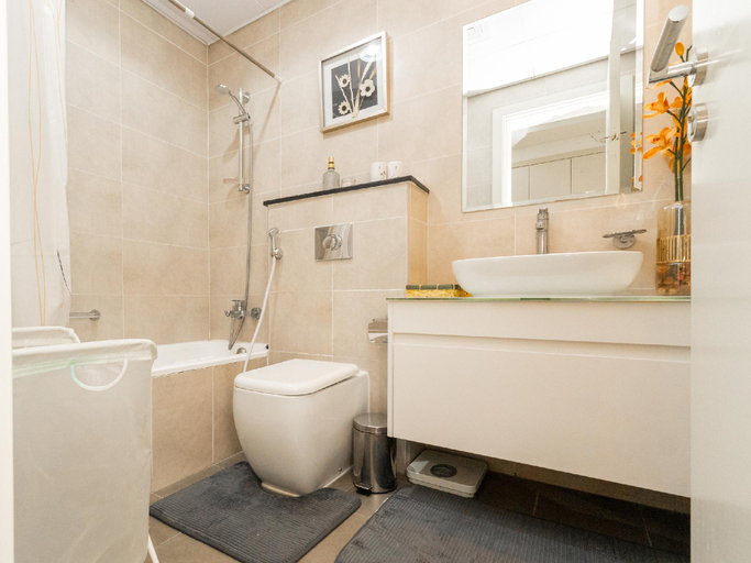 Bathroom 2, Stylish Studio in Damac Hills – Luxury Living, Dubai