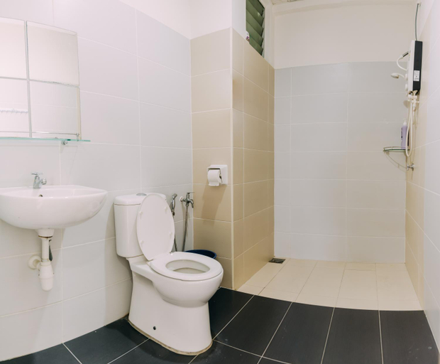 Bathroom 3, Mount austin # akademik suites# austin center, Johor Bahru