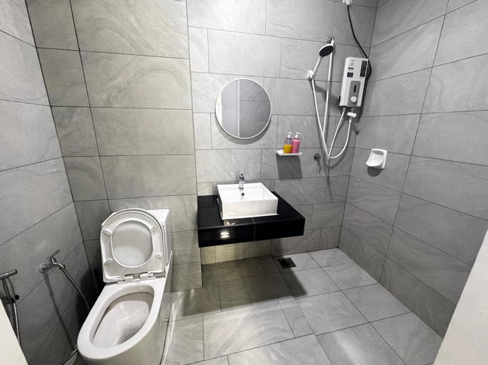Bathroom 5, Sky Trees Bukit Indah Aeon with Wifi Netflix, Johor Bahru