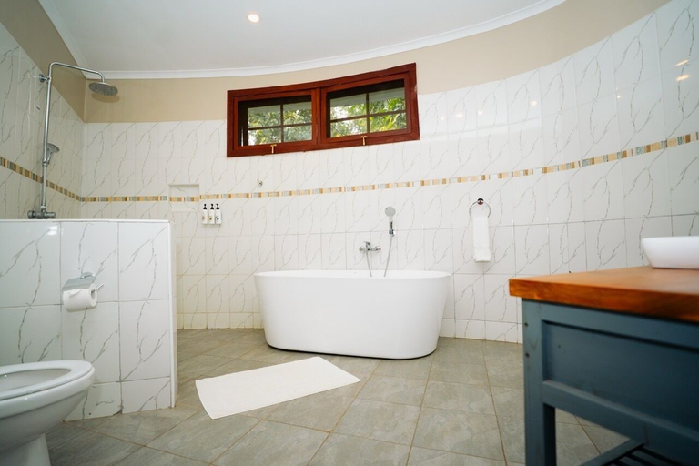 Bathroom 5, Arusha Planet Lodge, Arusha Urban