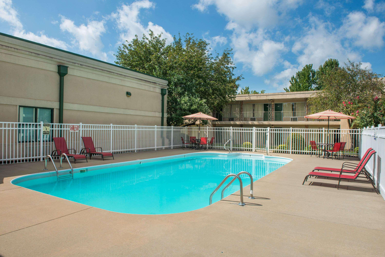 Sport & Beauty 5, Days Inn By Wyndham Paducah, McCracken