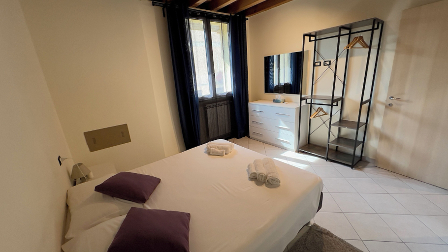 Bedroom 3, OMA Residence, Pavia