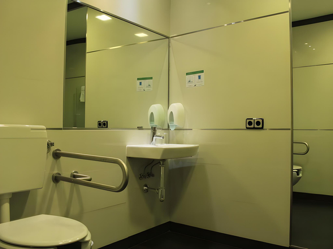 Bathroom 3, Hostal Atocha Almudena Martin, Madrid