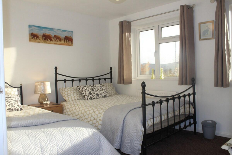 Bedroom 2, Shirebrook House, Warwickshire