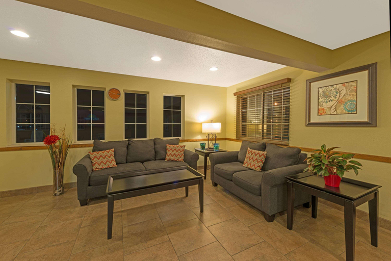 Public Area, Days Inn by Wyndham Cameron, De Kalb