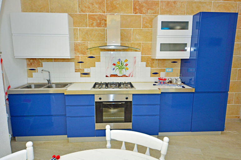 Room 5, Casa Mondrian - Camere con Bagno e Piscina Privata, Lecce