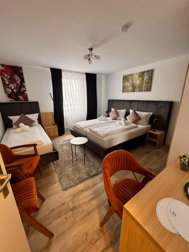 Bedroom 3, Grand Hotel, Heidekreis