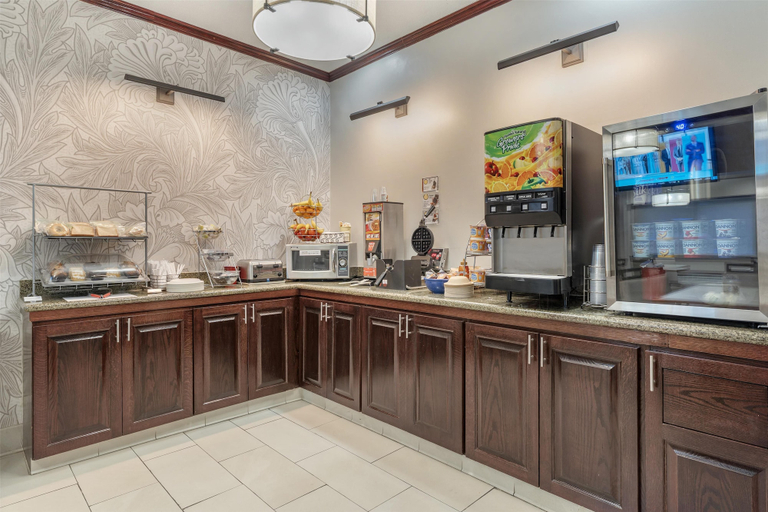 Food & Drinks 5, Best Western Plus Executive Inn, Elk