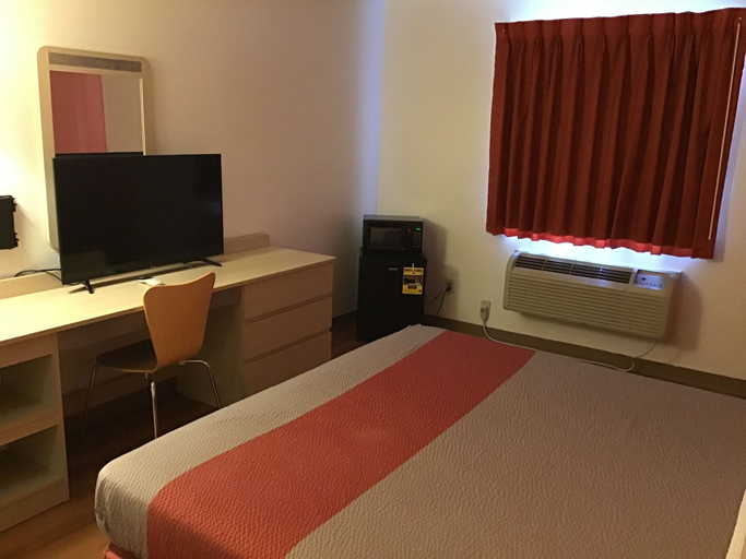 Bedroom 4, Motel 6 Espanola, NM, Rio Arriba