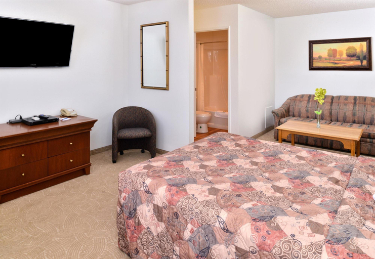 Bedroom 3, Canadas Best Value Inn Whitecourt, Division No. 13