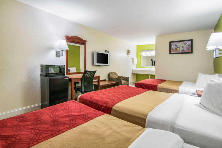 Bedroom 3, Econo Lodge Atlanta Airport East, Clayton