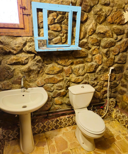 Bathroom 3, Rocky House, Sant Katrin
