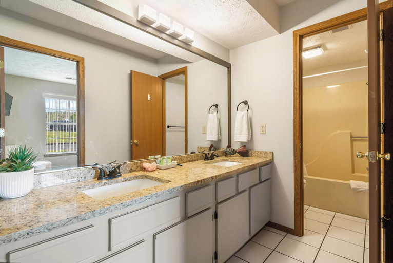 Bathroom 3, Pond View Serenity For 6!, Taney
