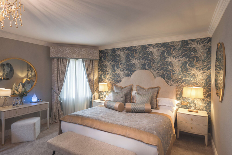 Bedroom 2, Castle Arch Hotel