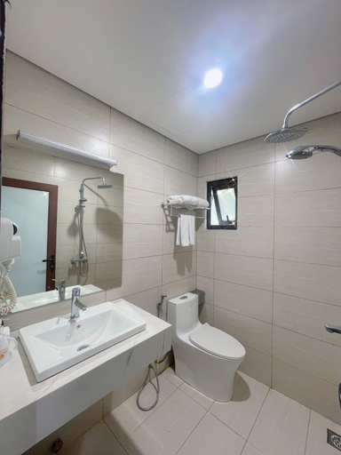 Bathroom, Rosy Hotel Trung Yen, Cầu Giấy