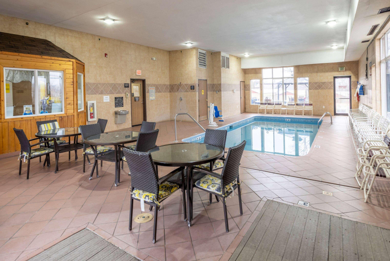 Others 5, Super 8 by Wyndham Big Rapids, Mecosta